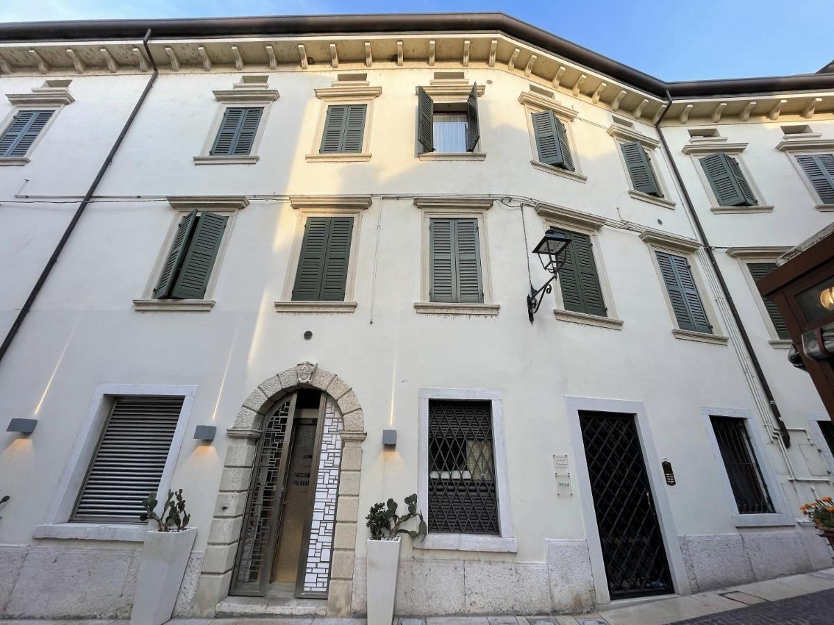 Attic 1 Centro Storico Apartment Peschiera del Garda Luaran gambar