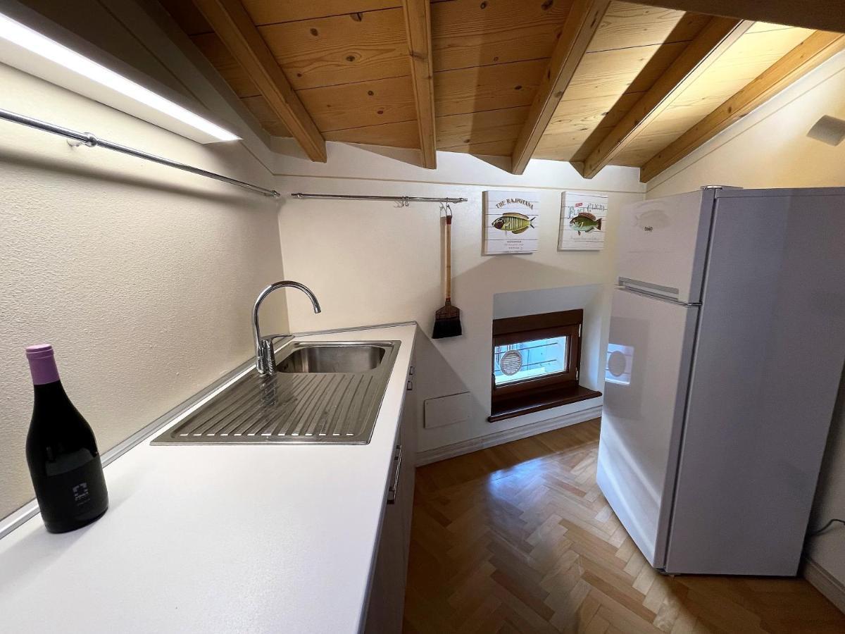 Attic 1 Centro Storico Apartment Peschiera del Garda Luaran gambar