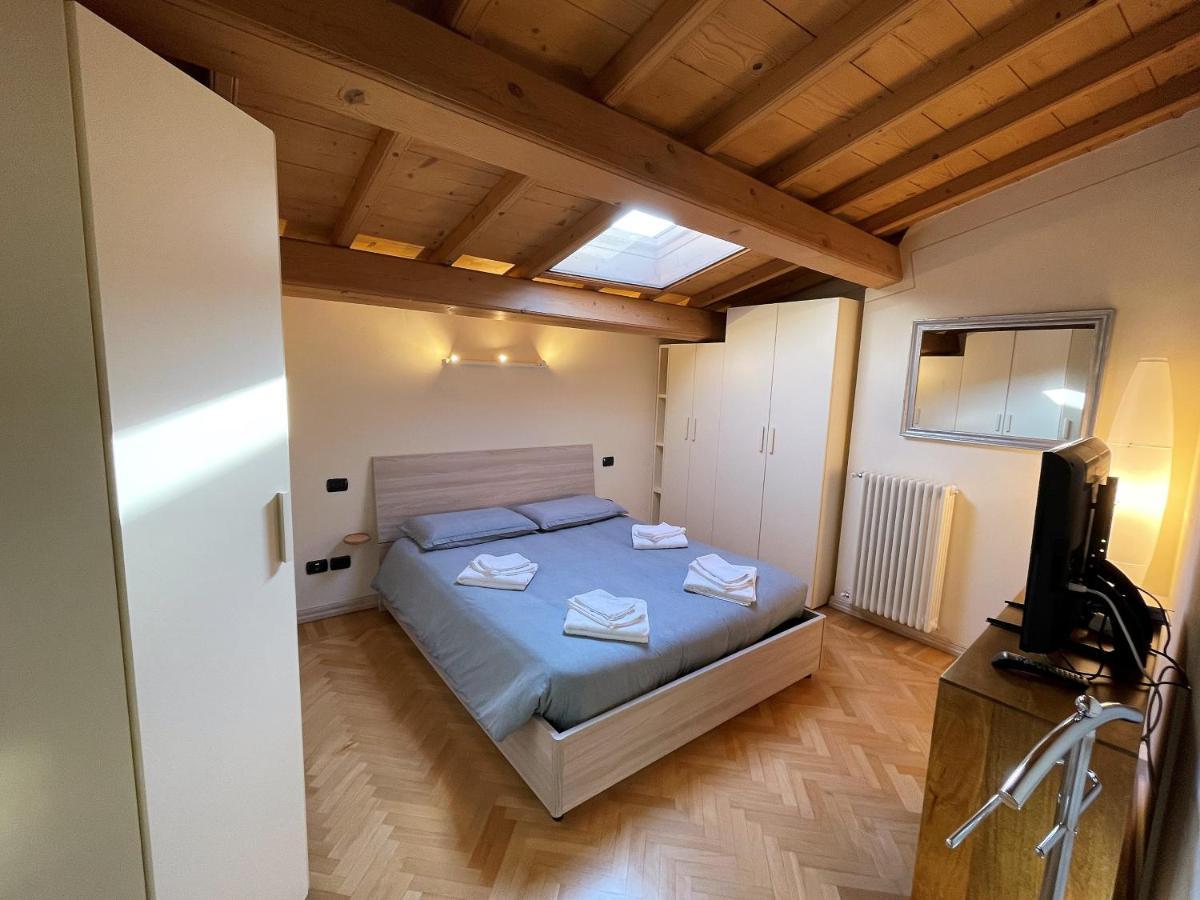 Attic 1 Centro Storico Apartment Peschiera del Garda Luaran gambar