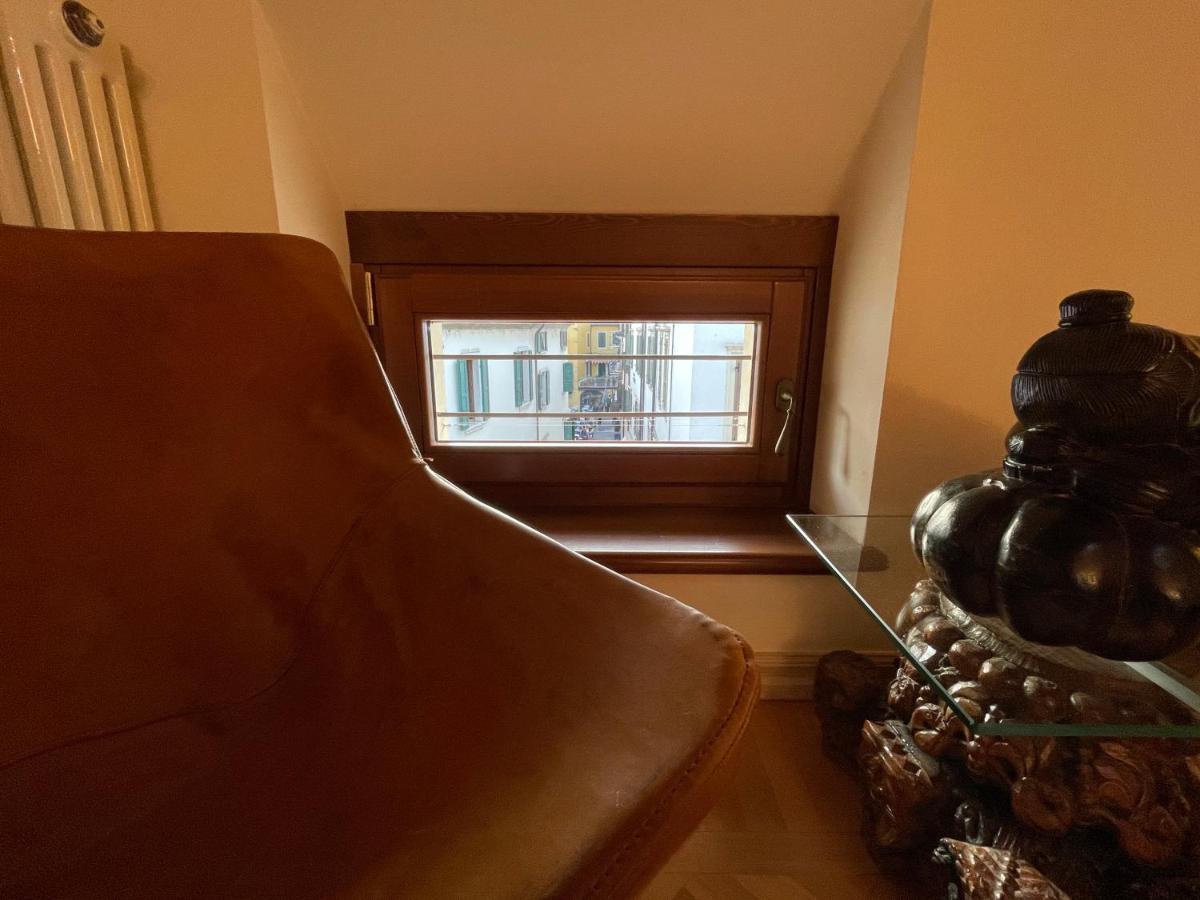 Attic 1 Centro Storico Apartment Peschiera del Garda Luaran gambar