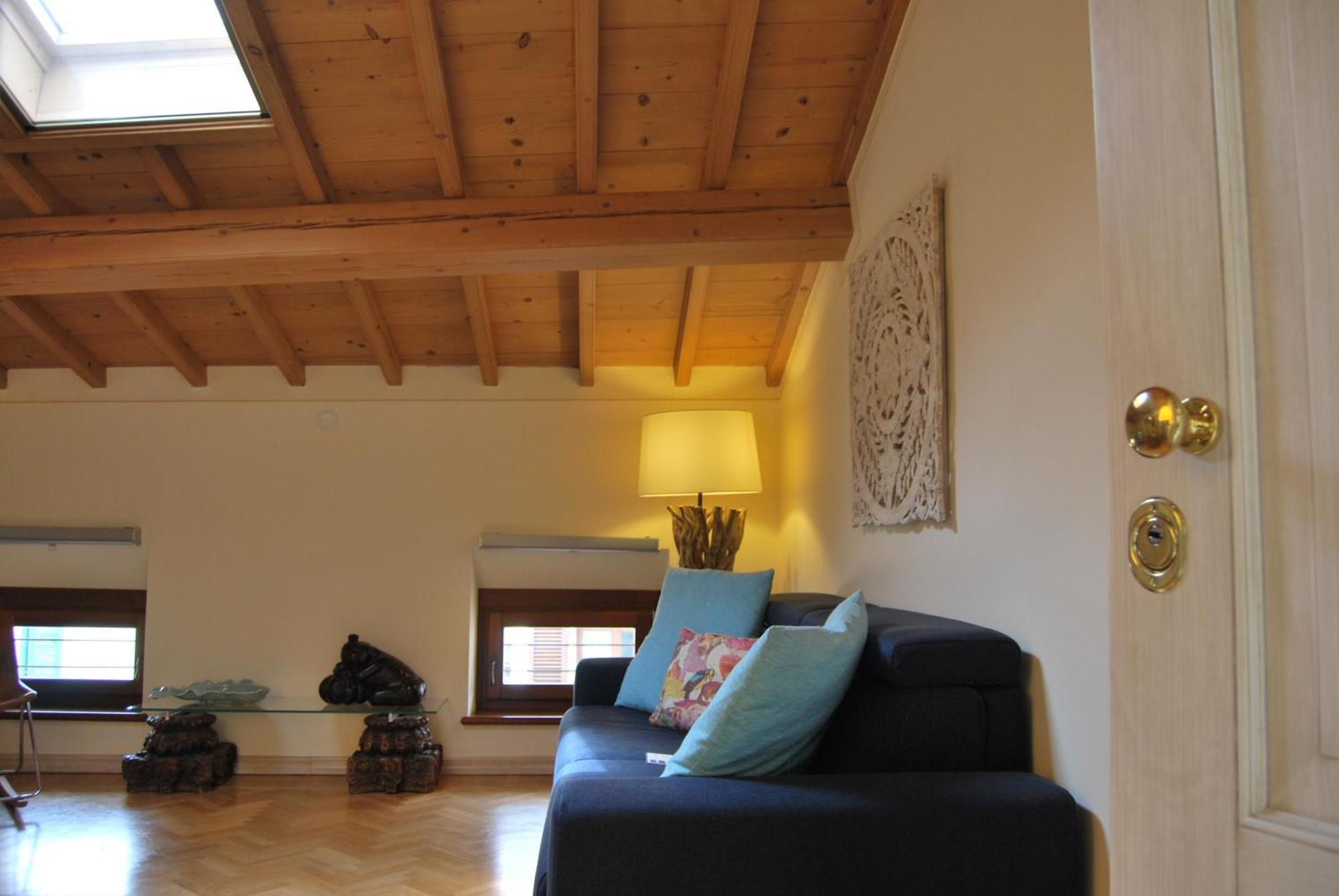 Attic 1 Centro Storico Apartment Peschiera del Garda Luaran gambar
