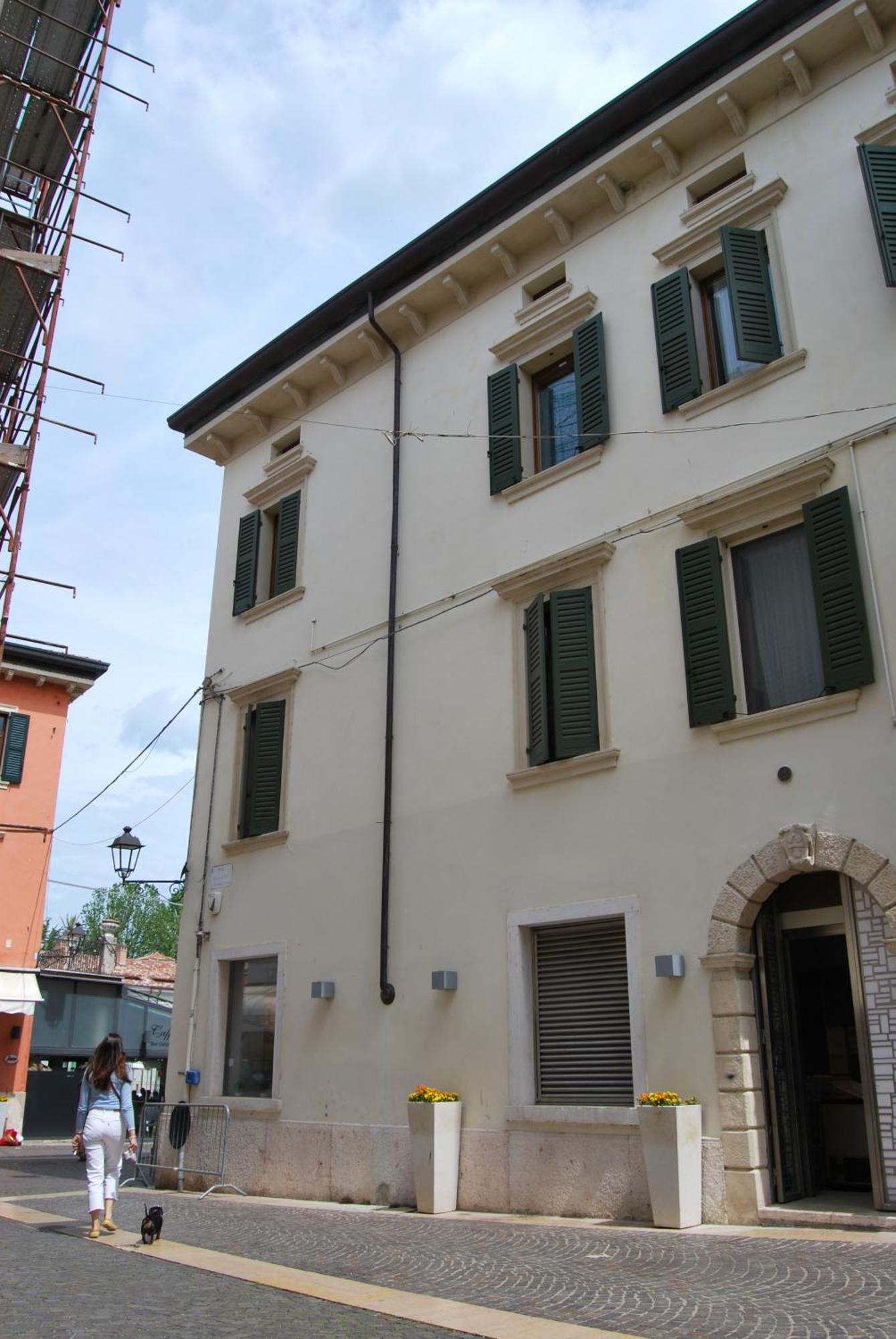 Attic 1 Centro Storico Apartment Peschiera del Garda Luaran gambar