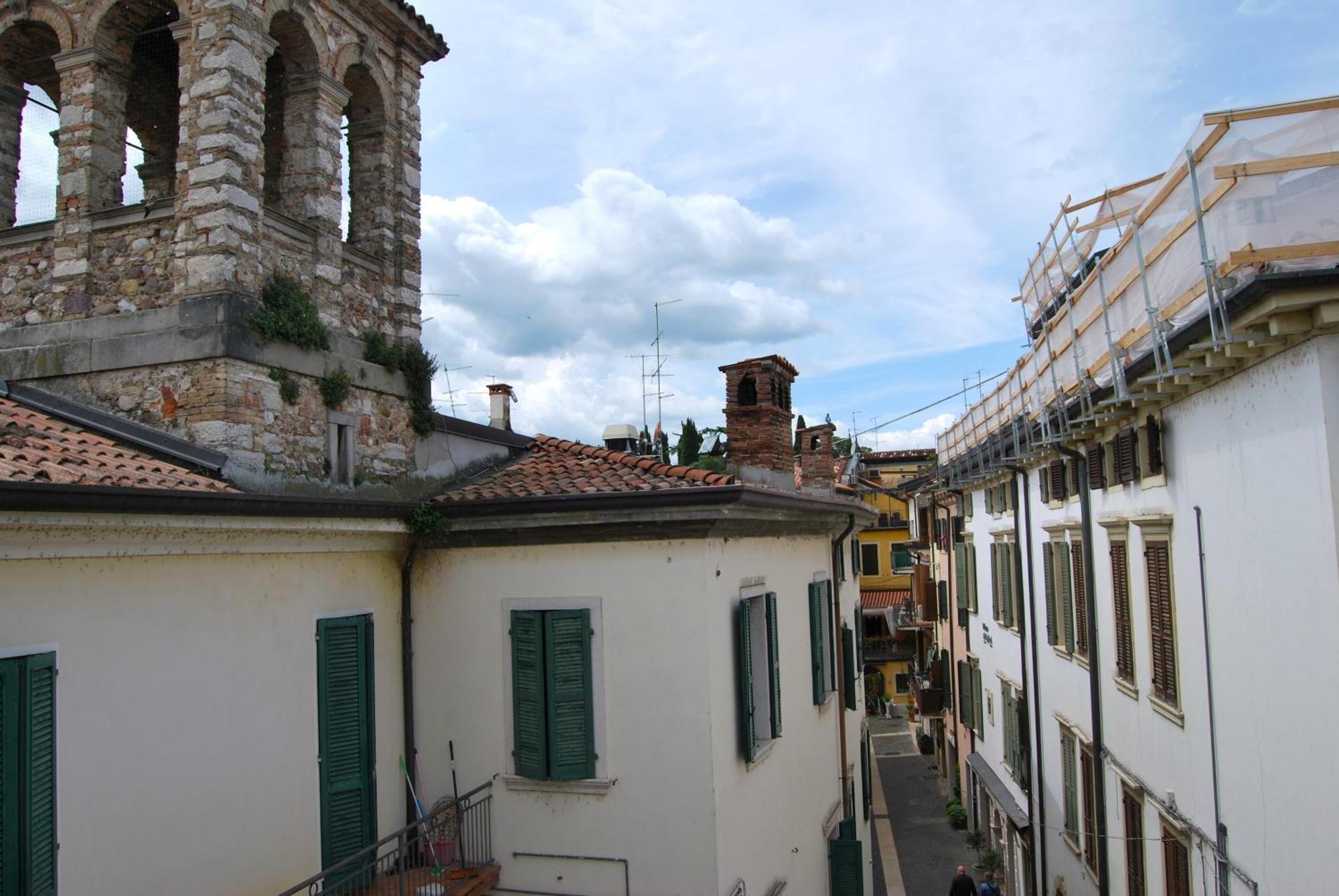 Attic 1 Centro Storico Apartment Peschiera del Garda Luaran gambar